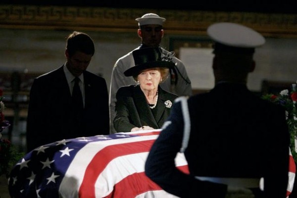 Margaret Thatcher la înmormântarea lui Ronald Reagan