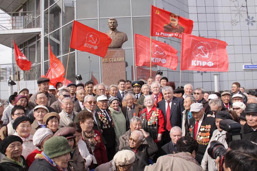 Dezvelirea unei statui cu Stalin in Iakuțk, Rusia