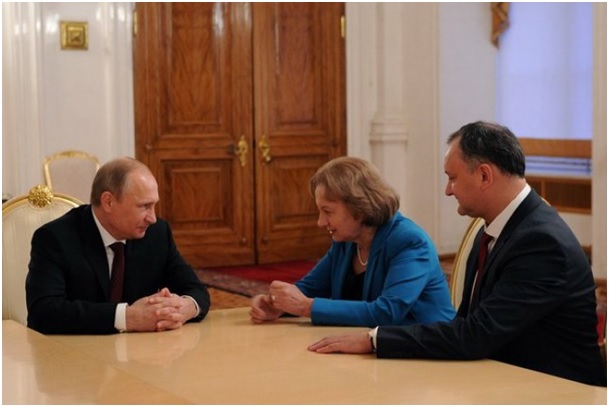 Fotografie electorală: V. Putin cu I. Dodon, preşedintele PSRM