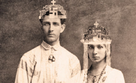 Ce motiv au putut avea doi tineri ortodocsi romani, in 1925, sa isi puna o svatica mare pe pirostrii si pe invitatiile de la nunta?