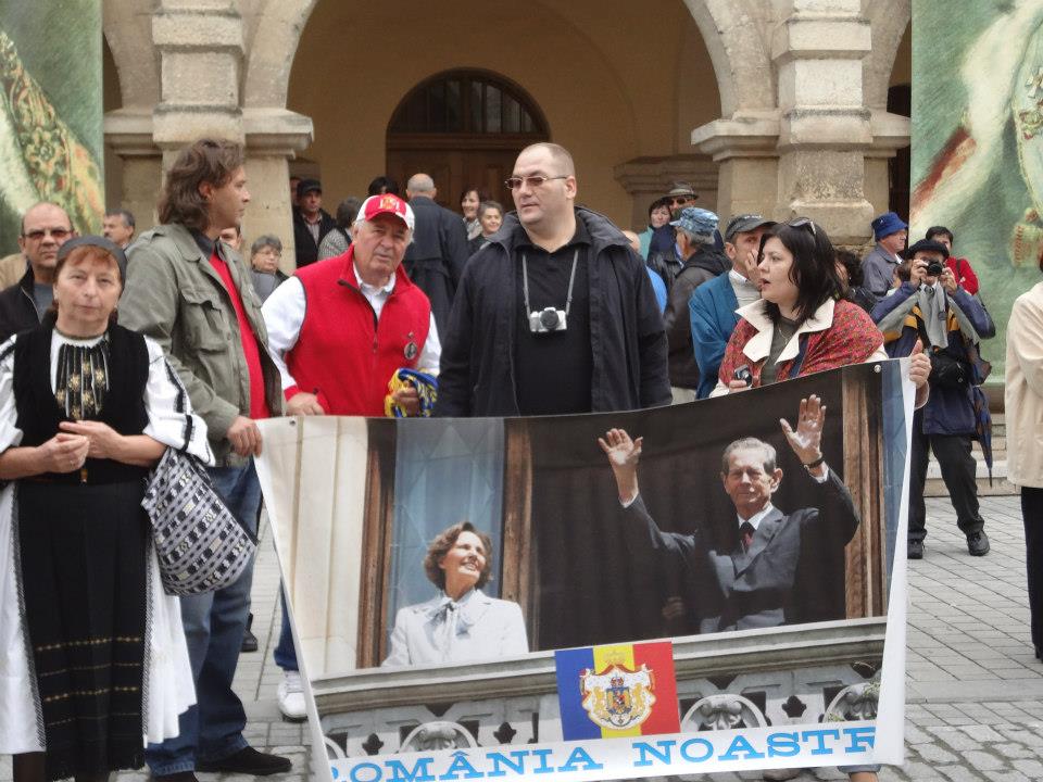 Traiasca Regele Ion iliescu!